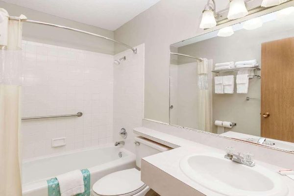 Days Inn And Suites Des Moines Airport